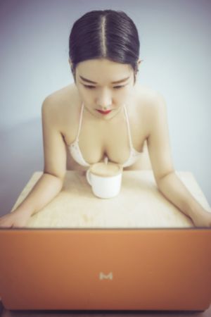 成人网色_BD英语BD在线观看